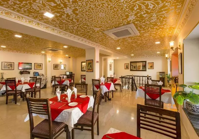 Отель Umaid Residency A Regal Heritage Home