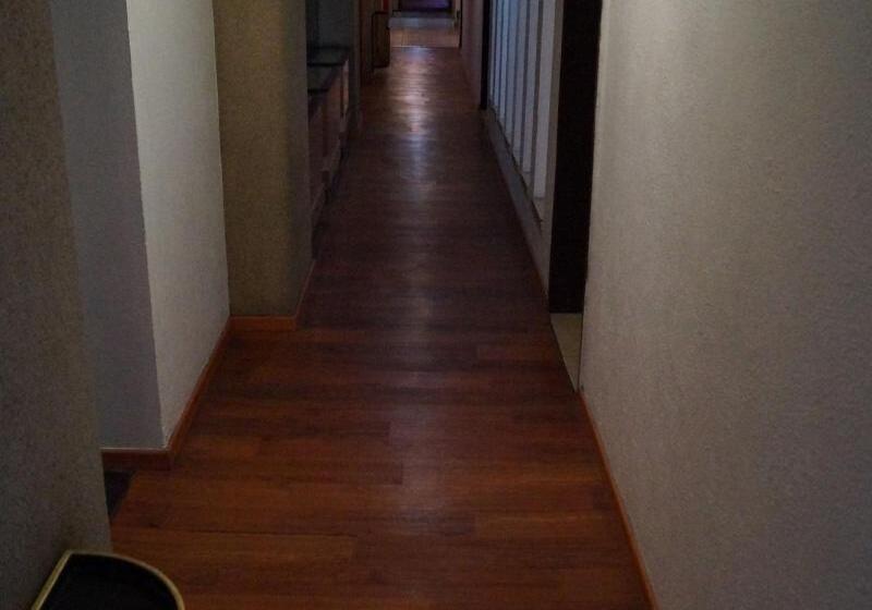 هتل Villa De Madrid