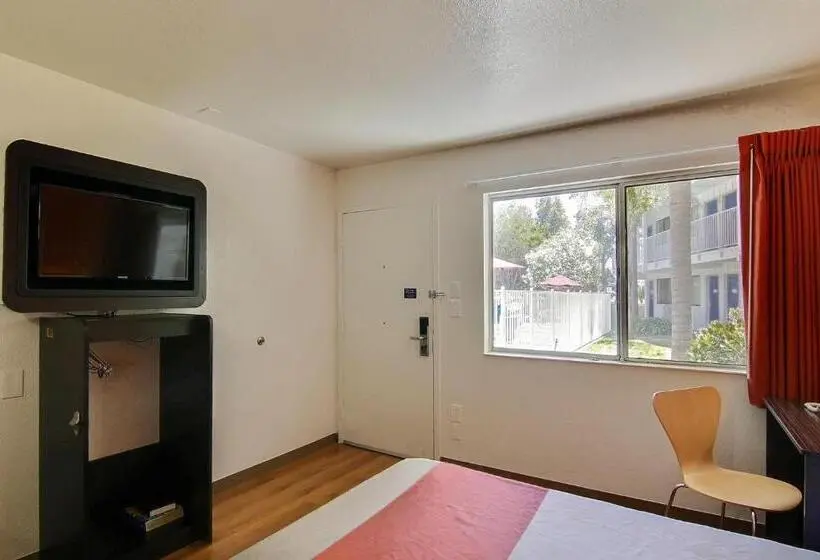 Motel 6carpinteria, Ca  Santa Barbara  North