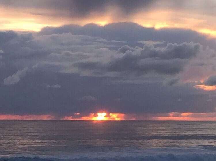 فندق على الطريق Sandcastle Beachfront