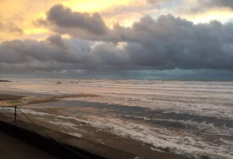 Мотель Sandcastle Beachfront