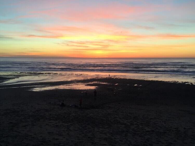 فندق على الطريق Sandcastle Beachfront