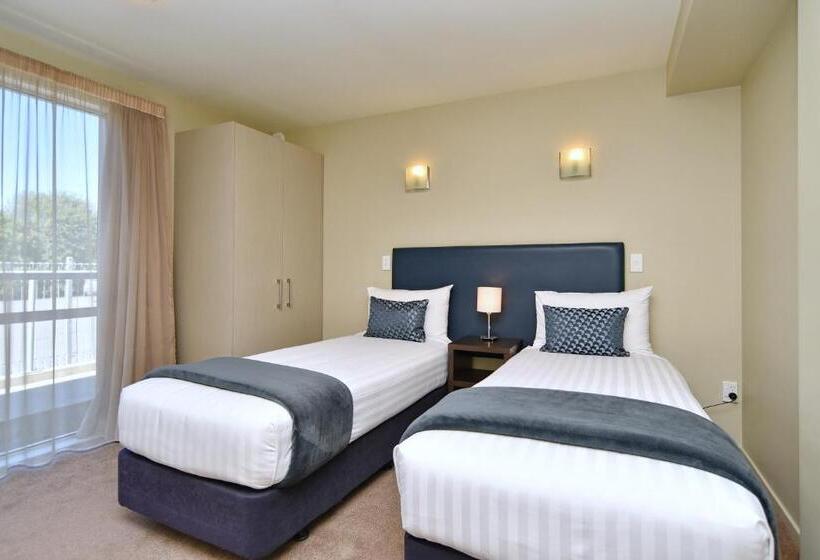 فندق على الطريق The Riverstone