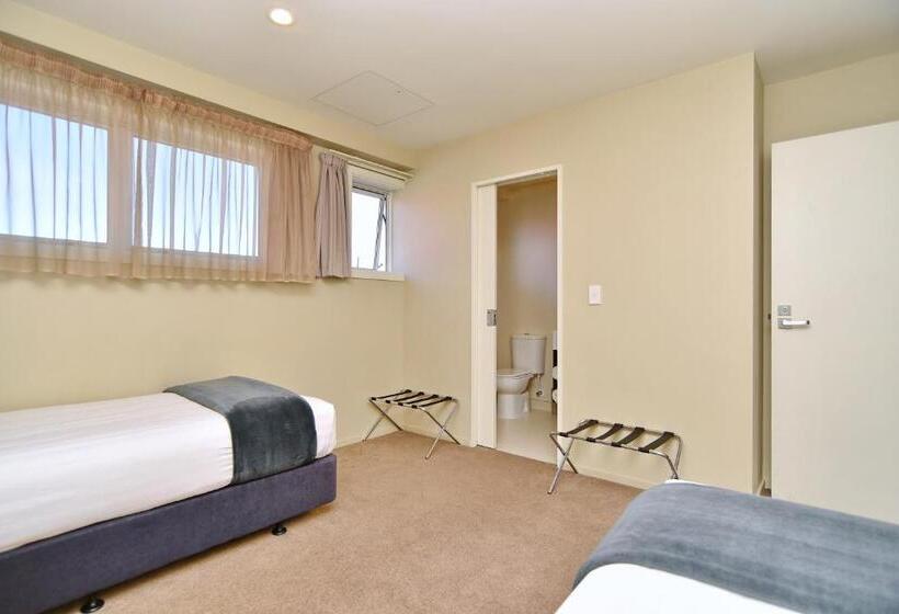 فندق على الطريق The Riverstone