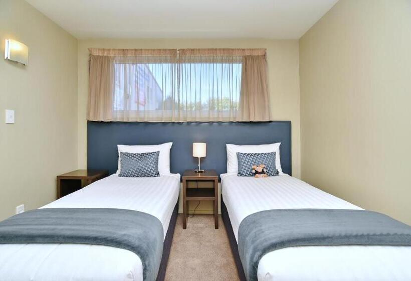 فندق على الطريق The Riverstone