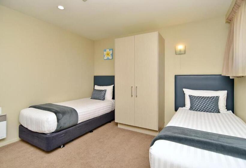 فندق على الطريق The Riverstone