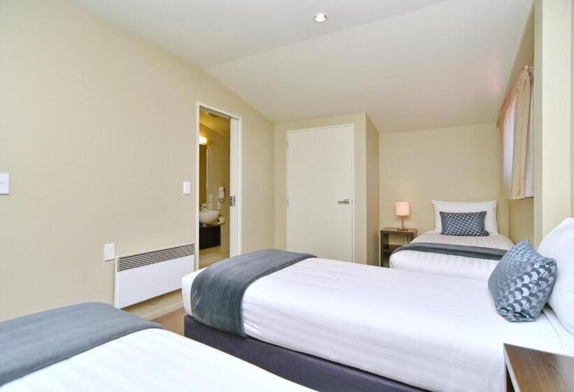 فندق على الطريق The Riverstone