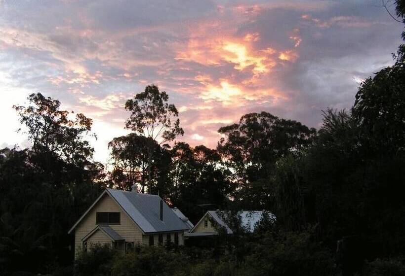 펜션 Glass House Mountains Ecolodge