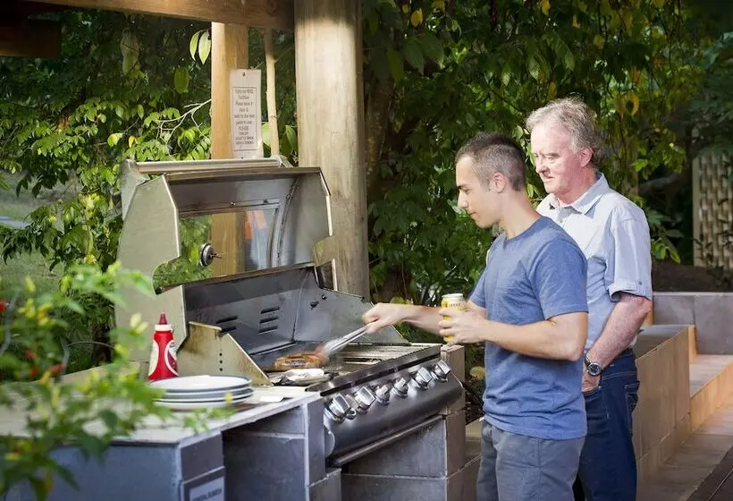 Пансион Glass House Mountains Ecolodge