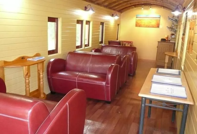 Пансион Glass House Mountains Ecolodge