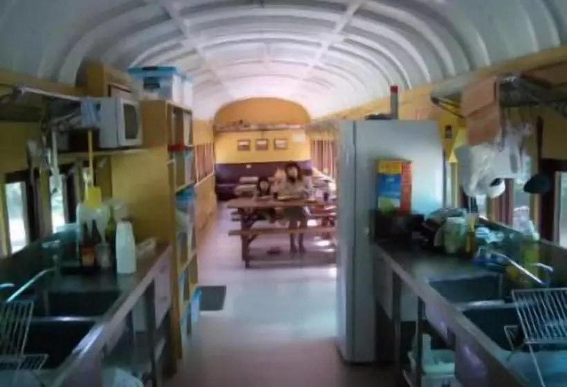 Пансион Glass House Mountains Ecolodge