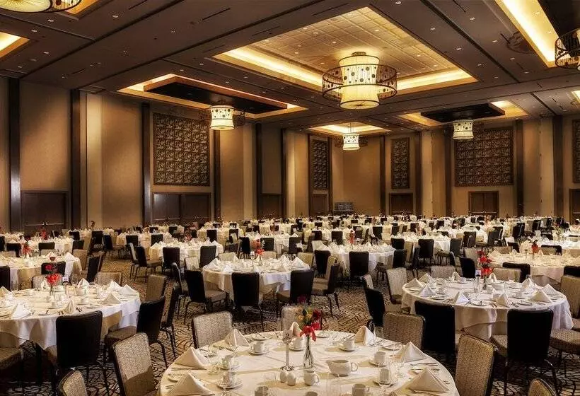 Twin Arrows Navajo Casino Resort