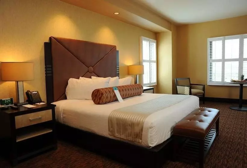 Twin Arrows Navajo Casino Resort