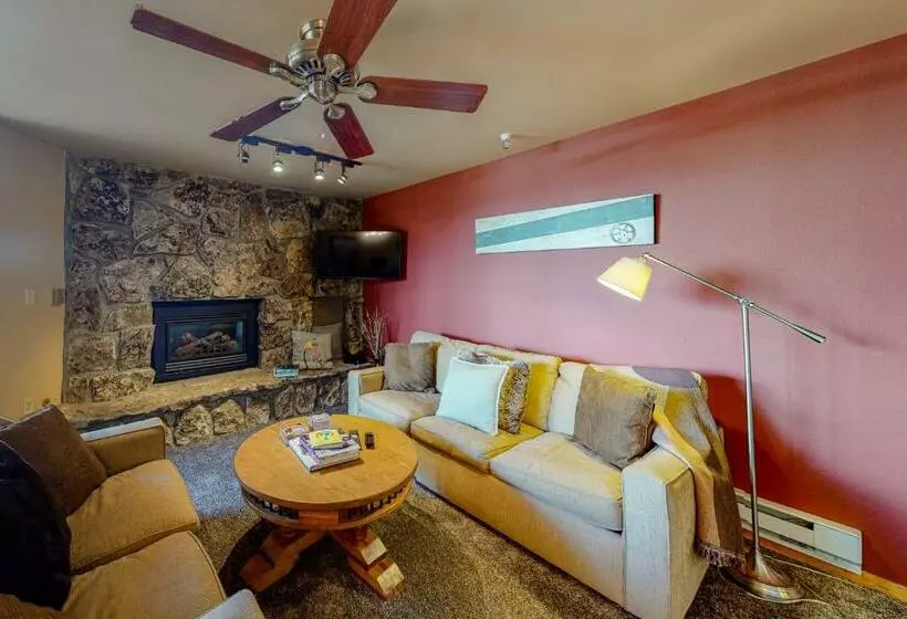 ホテル Marine Place Condo Unit 422