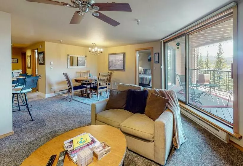 ホテル Marine Place Condo Unit 422
