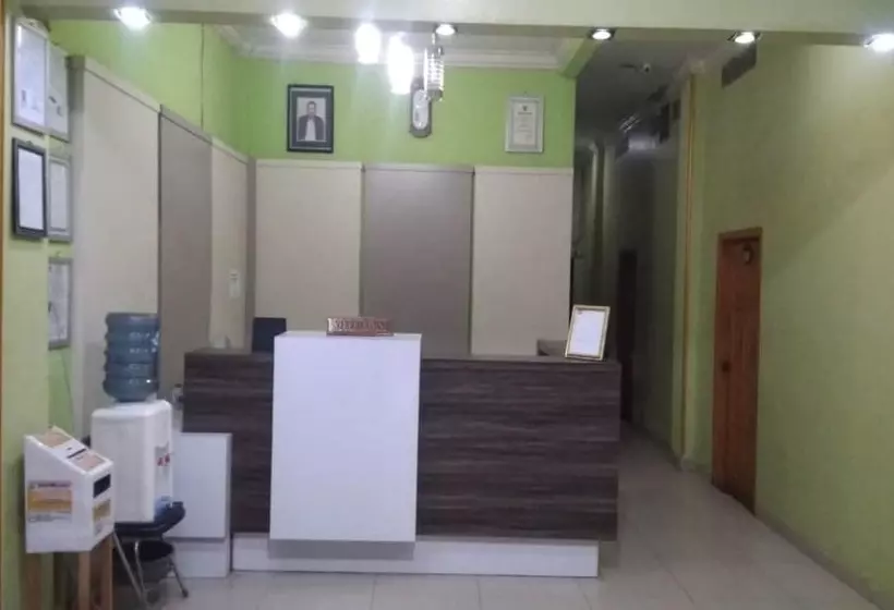 ホテル Oyo 91097  Atika