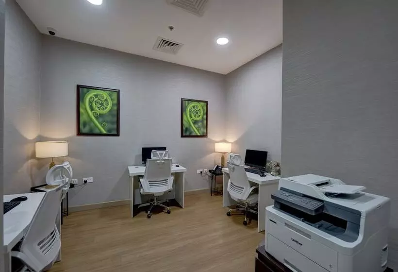 هتل Royal Regency Suites Marina