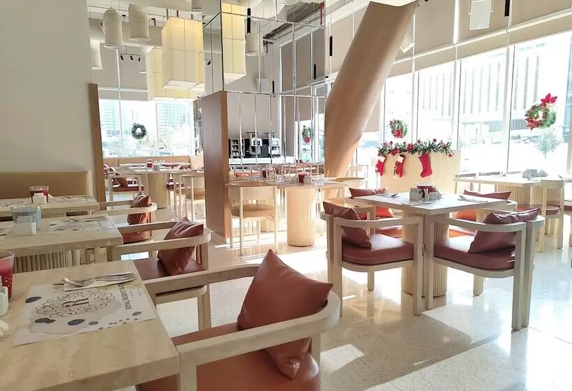 هتل Royal Regency Suites Marina