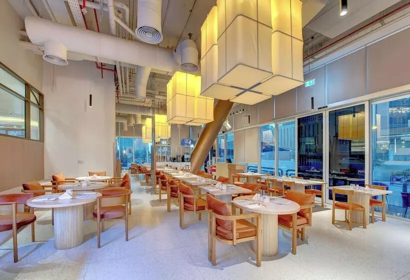هتل Royal Regency Suites Marina