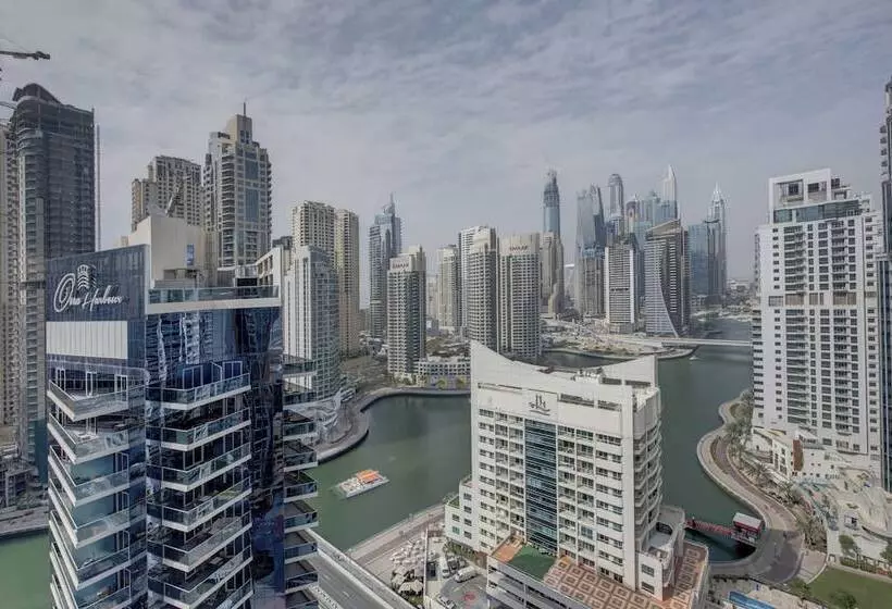 هتل Royal Regency Suites Marina