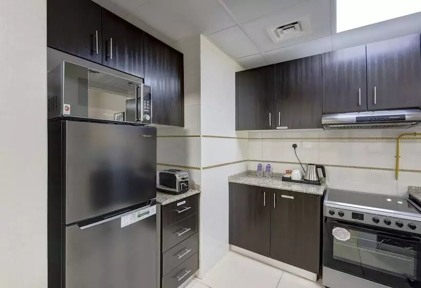 هتل Royal Regency Suites Marina