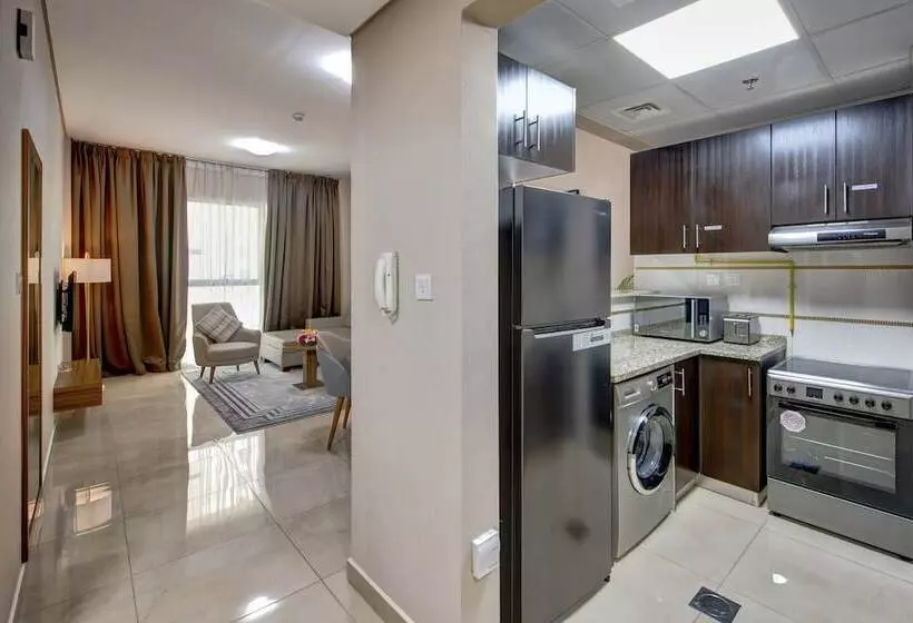 هتل Royal Regency Suites Marina