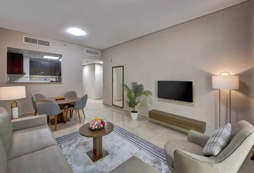 هتل Royal Regency Suites Marina
