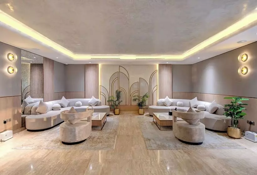 هتل Royal Regency Suites Marina