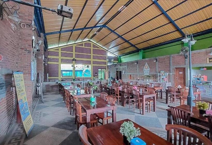 호텔 Shinta 1 Near Stasiun Kertosono Mitra Reddoorz