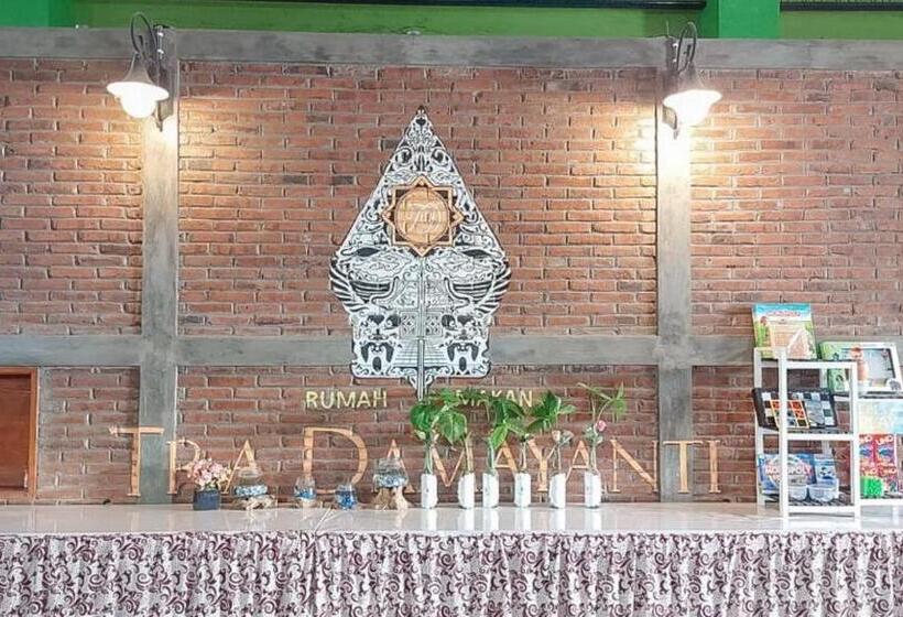 호텔 Shinta 1 Near Stasiun Kertosono Mitra Reddoorz