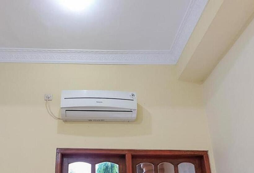 호텔 Shinta 1 Near Stasiun Kertosono Mitra Reddoorz