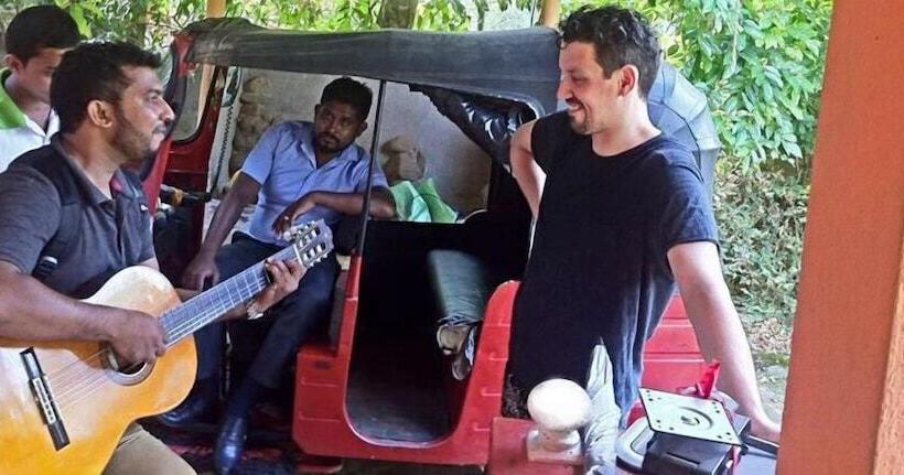 Hotel Elephant Lovers Inn