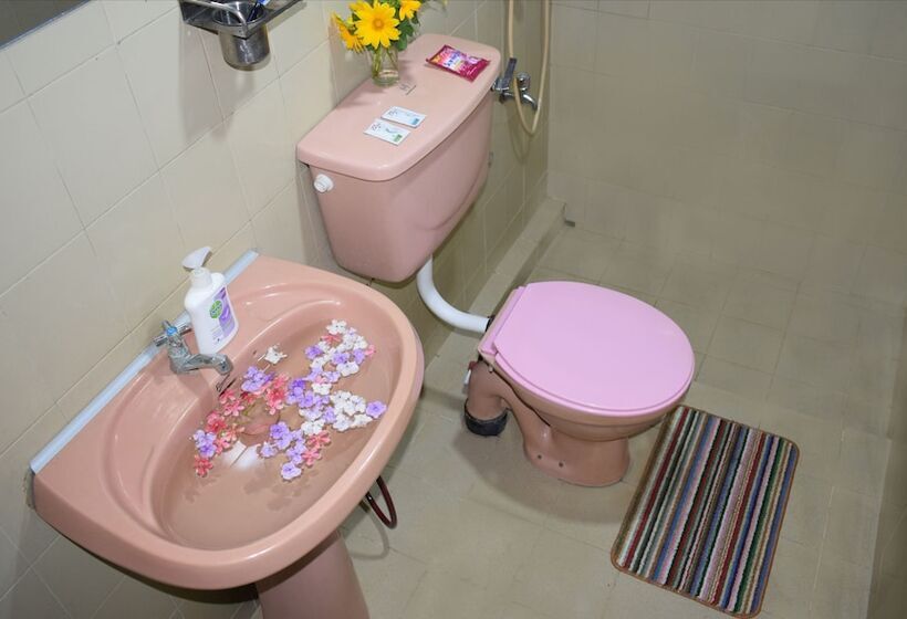 Hotel Elephant Lovers Inn