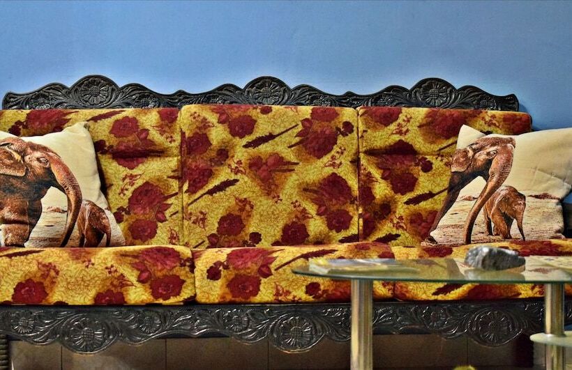 Hotel Elephant Lovers Inn