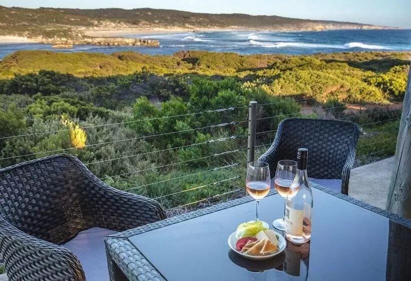 Hotelli Hanson Bay Wildlife Sanctuary And Cabins