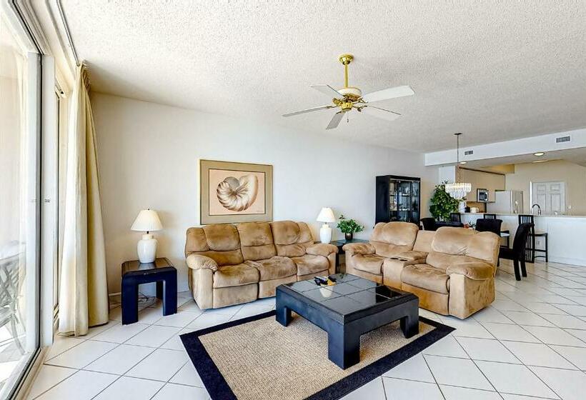 Отель Navarre Beach Regency 308