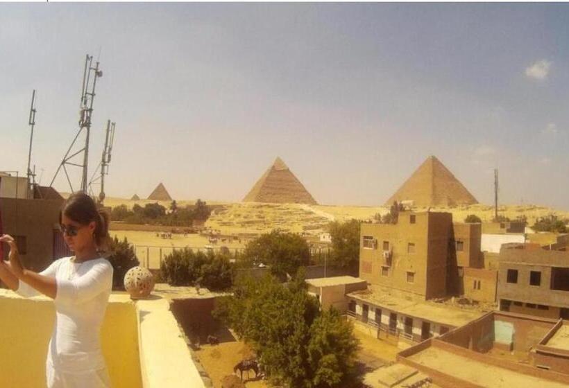 هاستل Anubis Kingdom Pyramids View