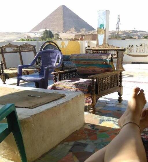 هاستل Anubis Kingdom Pyramids View