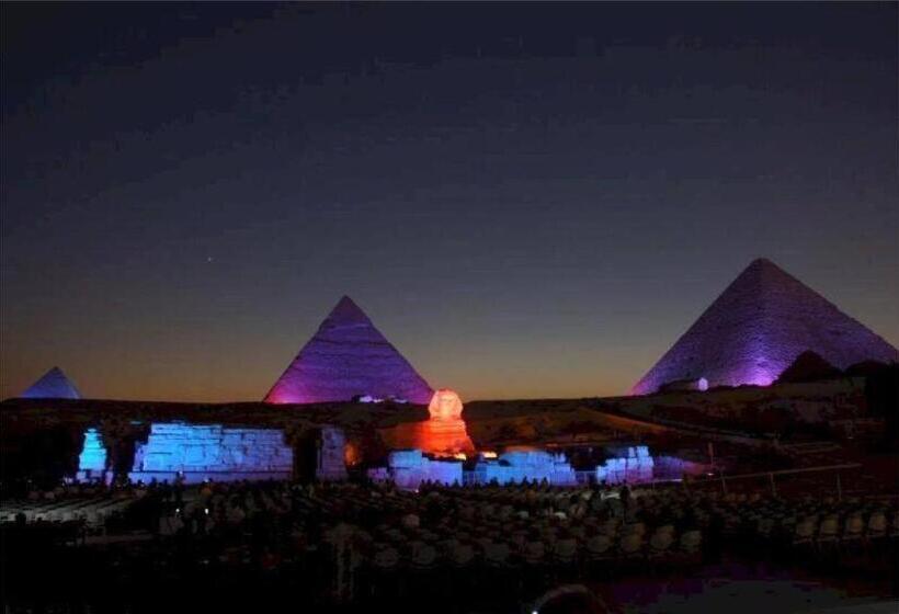 هاستل Anubis Kingdom Pyramids View