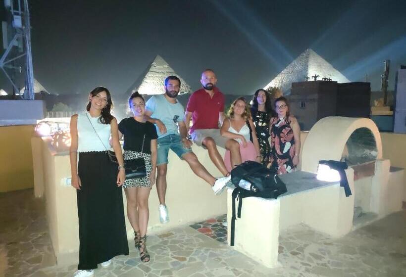 هاستل Anubis Kingdom Pyramids View