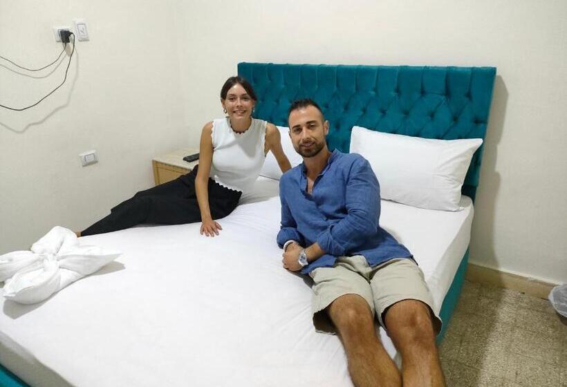 هاستل Anubis Kingdom Pyramids View