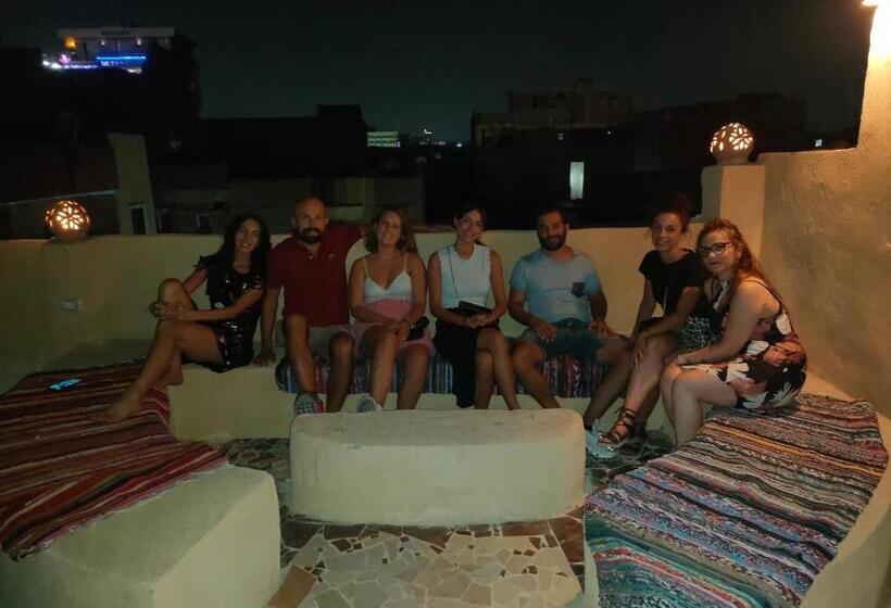 هاستل Anubis Kingdom Pyramids View