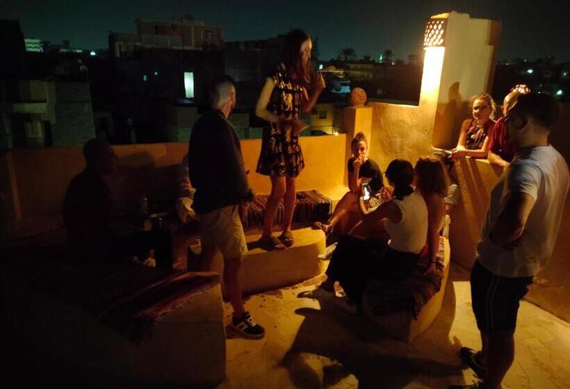 هاستل Anubis Kingdom Pyramids View