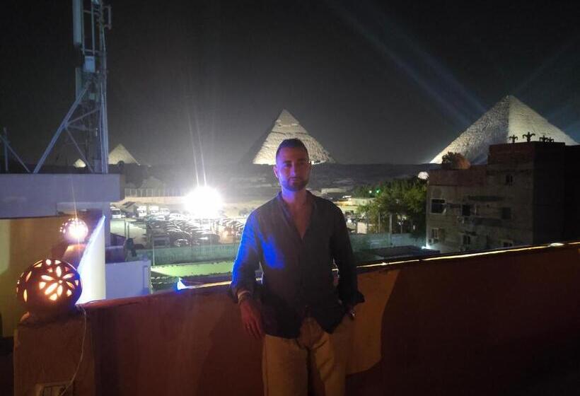 هاستل Anubis Kingdom Pyramids View