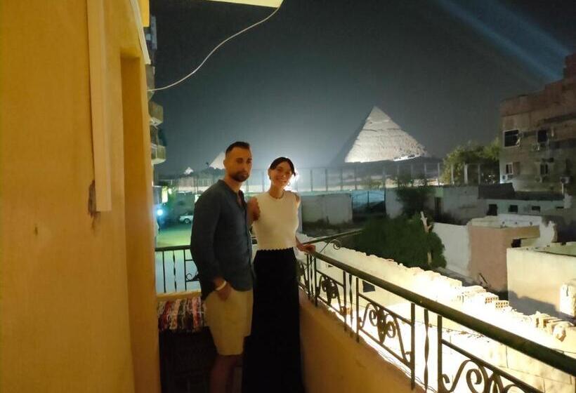 هاستل Anubis Kingdom Pyramids View