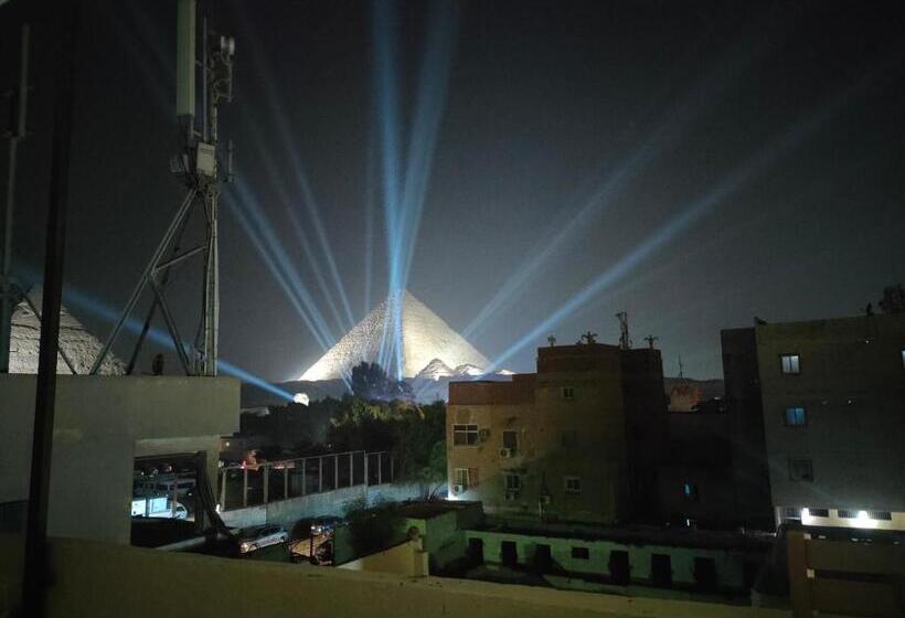 هاستل Anubis Kingdom Pyramids View
