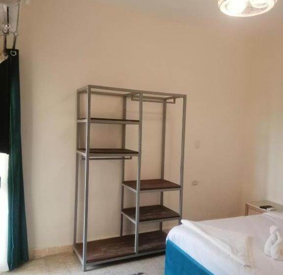 هاستل Anubis Kingdom Pyramids View