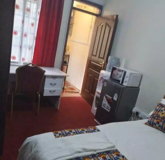 تختخواب و صبحانه Jeyem Home Stays At Argwings Court