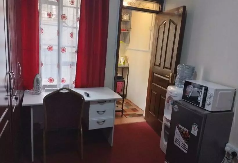 تختخواب و صبحانه Jeyem Home Stays At Argwings Court