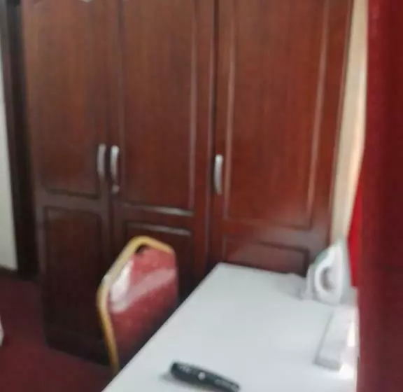 تختخواب و صبحانه Jeyem Home Stays At Argwings Court
